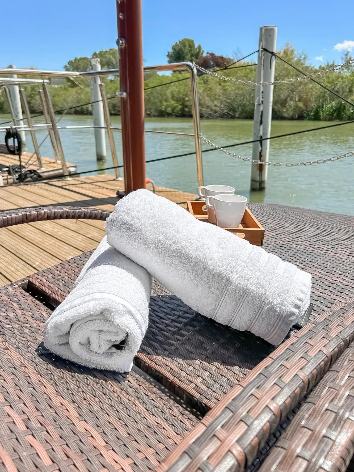 Bord Du Canal Du Rhone A Sete Sur "Cesar" Вовер Экстерьер фото