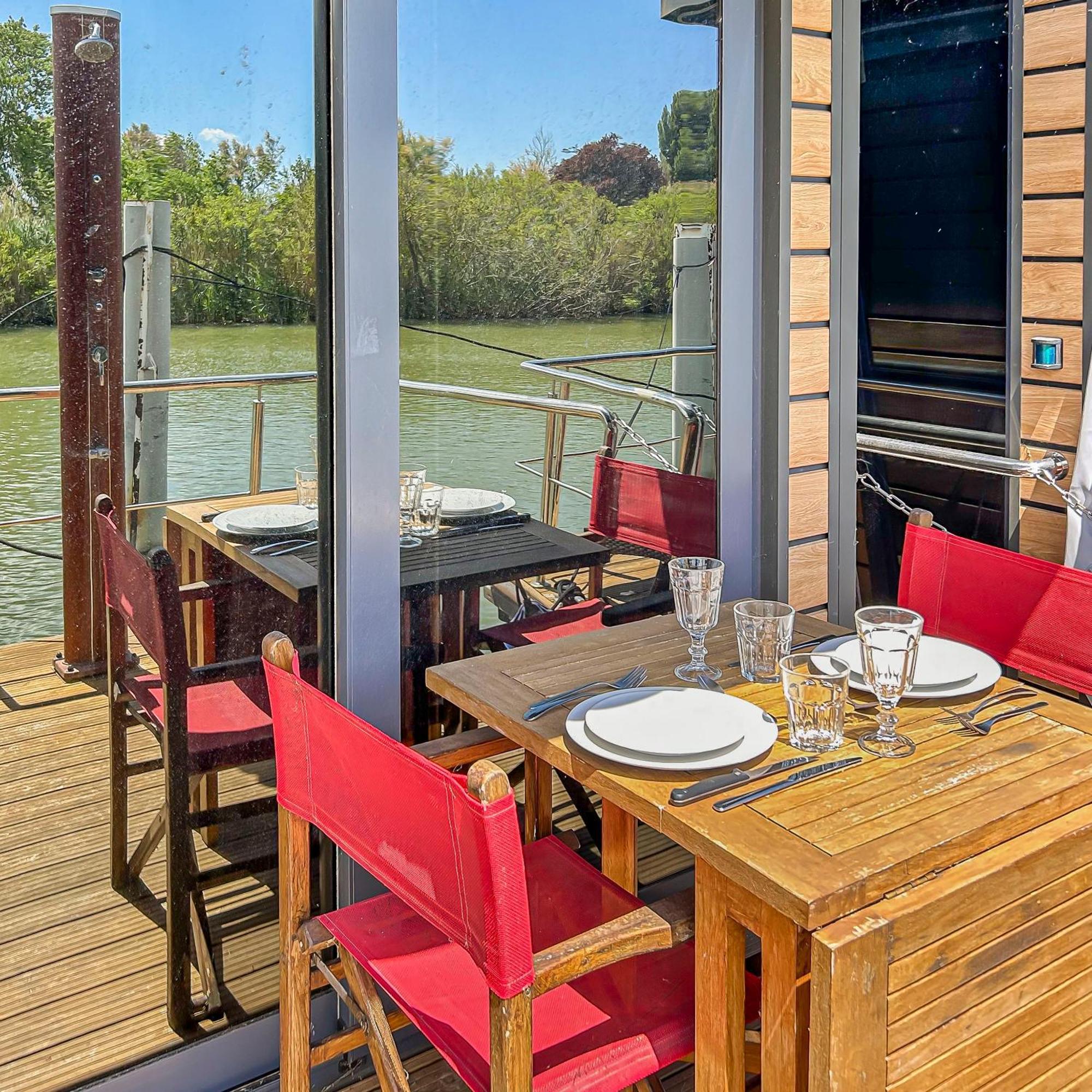 Bord Du Canal Du Rhone A Sete Sur "Cesar" Вовер Экстерьер фото